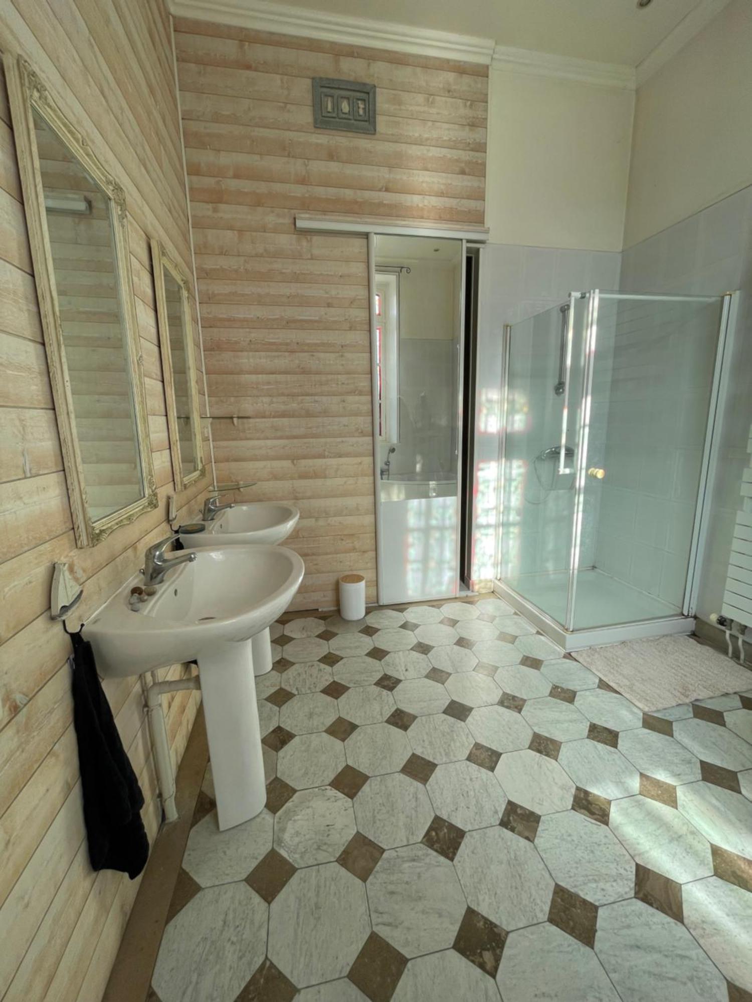 Le Jardin Du Clocheton, Jardin Et Parkings Prives, Centre Appartement *