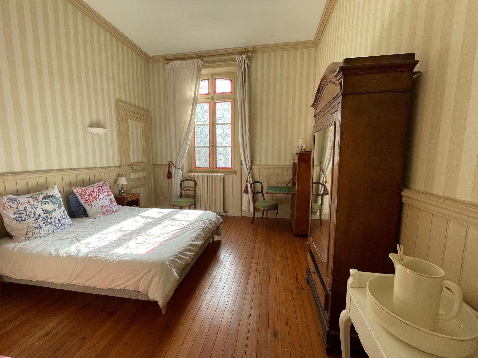 Le Jardin Du Clocheton, Jardin Et Parkings Prives, Centre